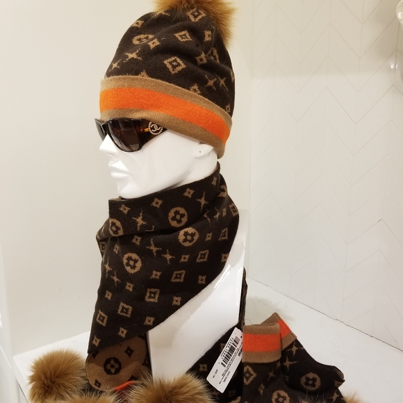 Mitchies Fur Pom 3 piece hat, scarf & gloves NWT - Picture 12 of 16